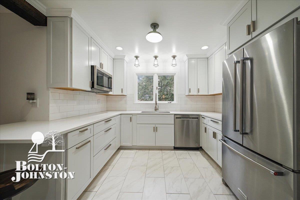 76 Moross Road Grosse Pointe, MI 48236 - Photo 10 of 31 50062414-9.JPG
