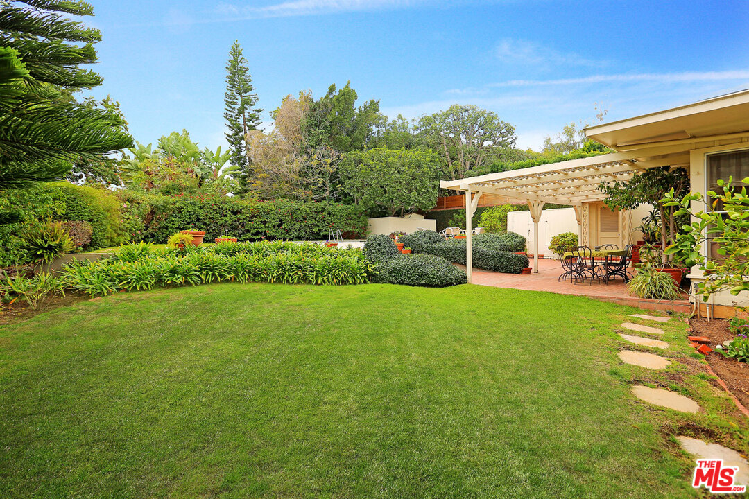 10450 Charing Cross Road Los Angeles, CA 90024 - Photo 30 of 33