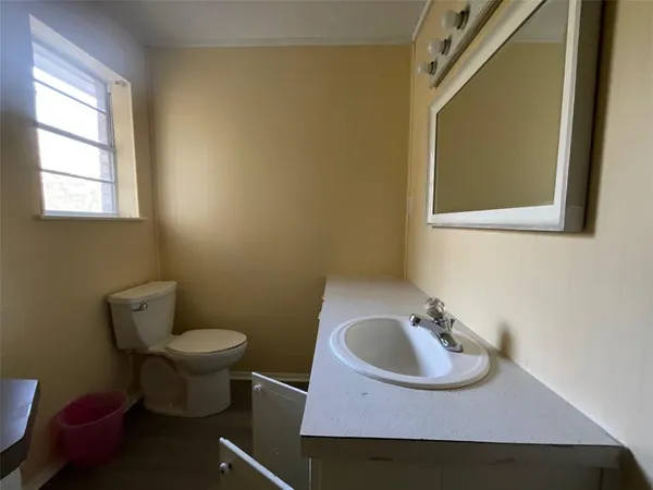 $1,775 | 1361 Shady Lane, Canton, TX 75103