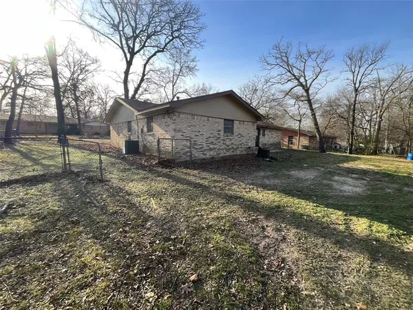 $1,775 | 1361 Shady Lane, Canton, TX 75103