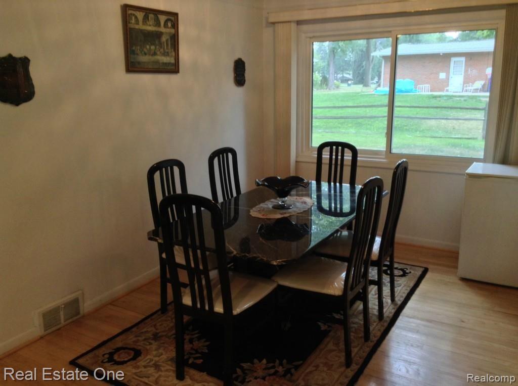 32211 Bonnet Hill Road Farmington Hills, MI 48334 - Photo 9 of 16