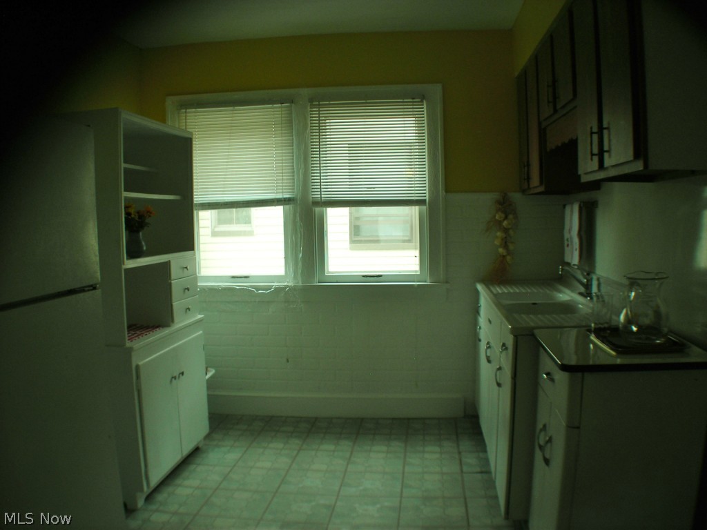 800 Hoover Road Cleveland, OH 44119 - Photo 7 of 13 Efficient galley kitchen, plenty of cabinet space.