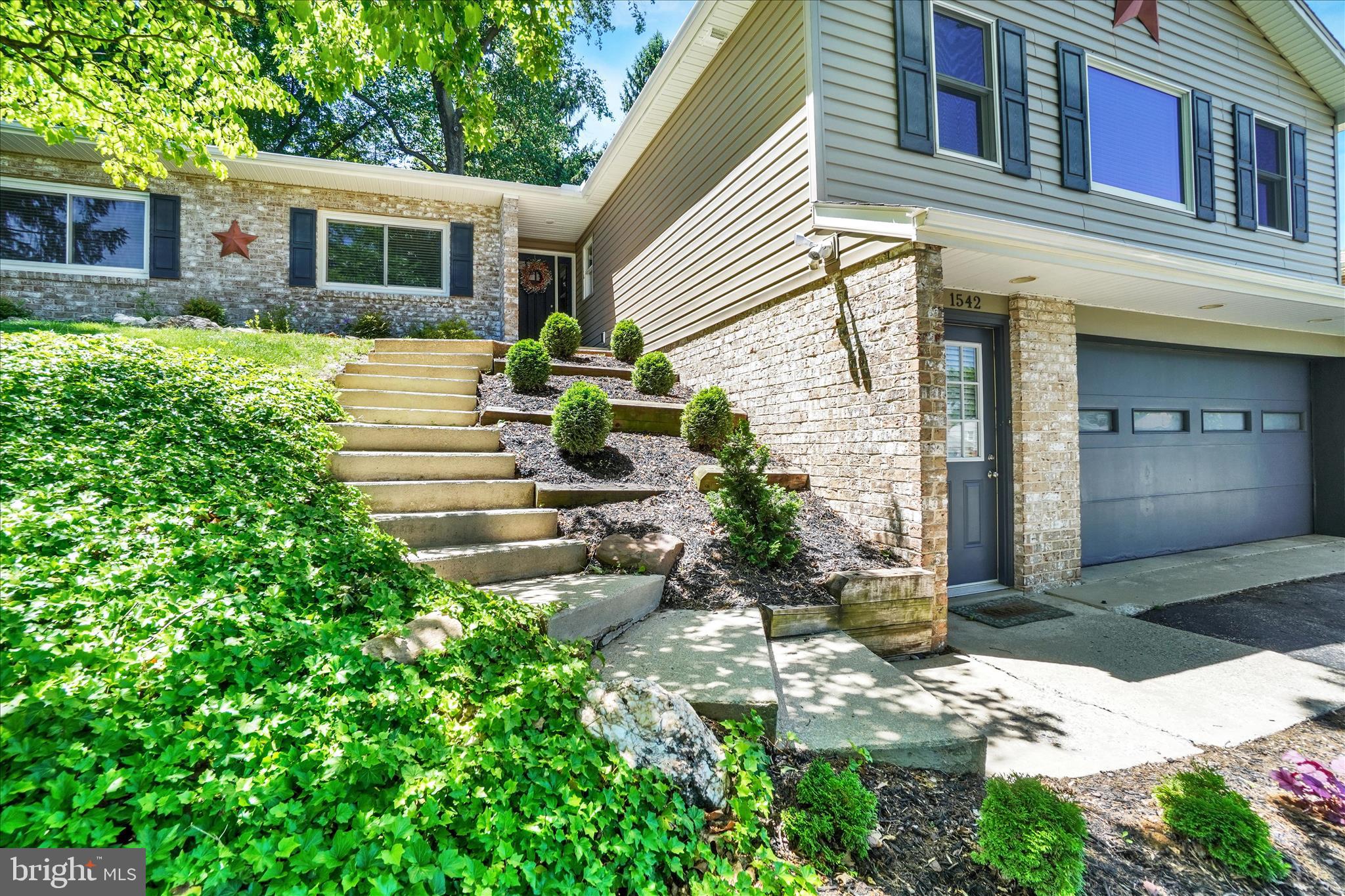 1542 Bonbar Road York, PA 17403 - Photo 5 of 33