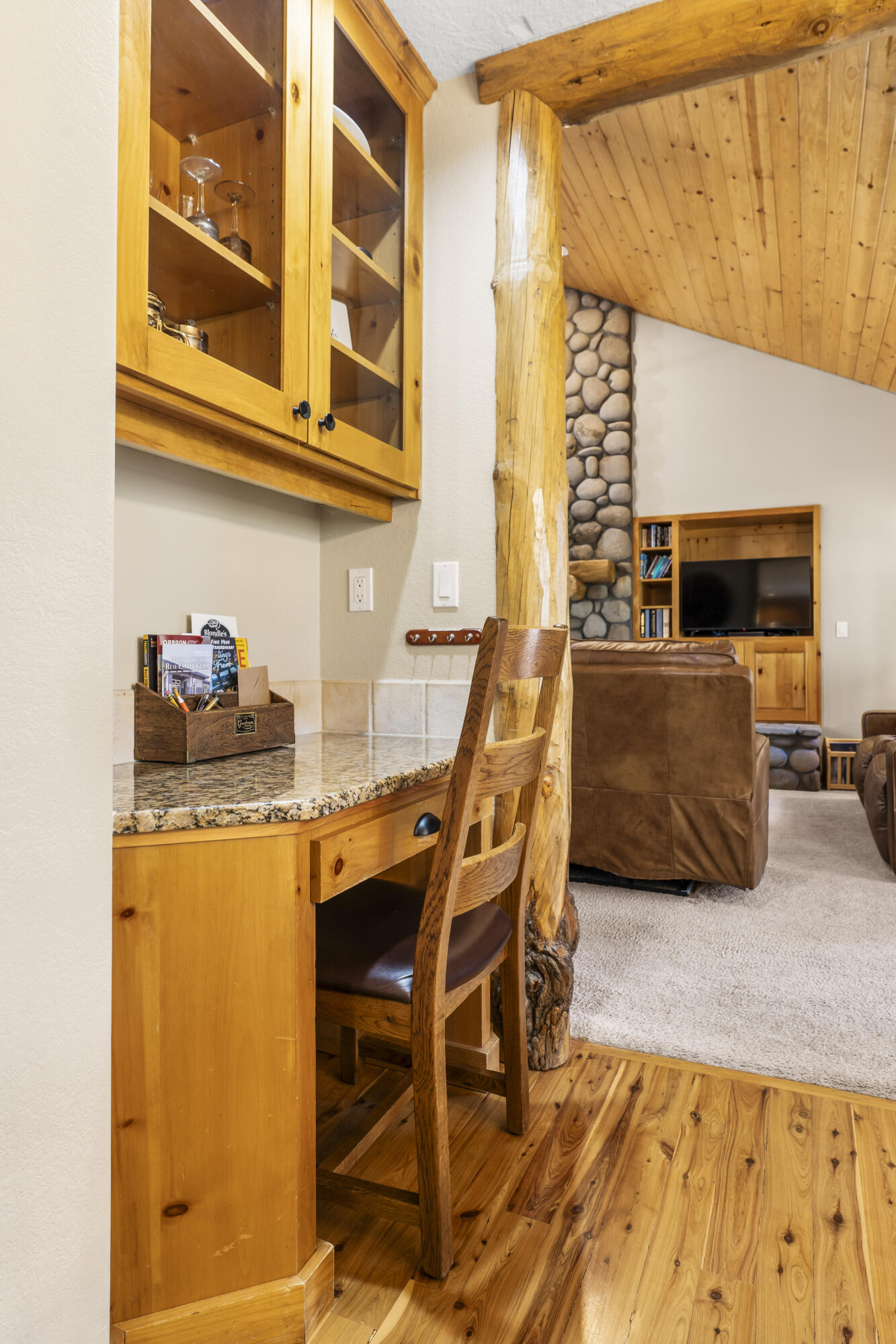 18189 Oregon Loop, Unit 5 Sunriver, OR 97707 - Photo 8 of 41 Kitchen