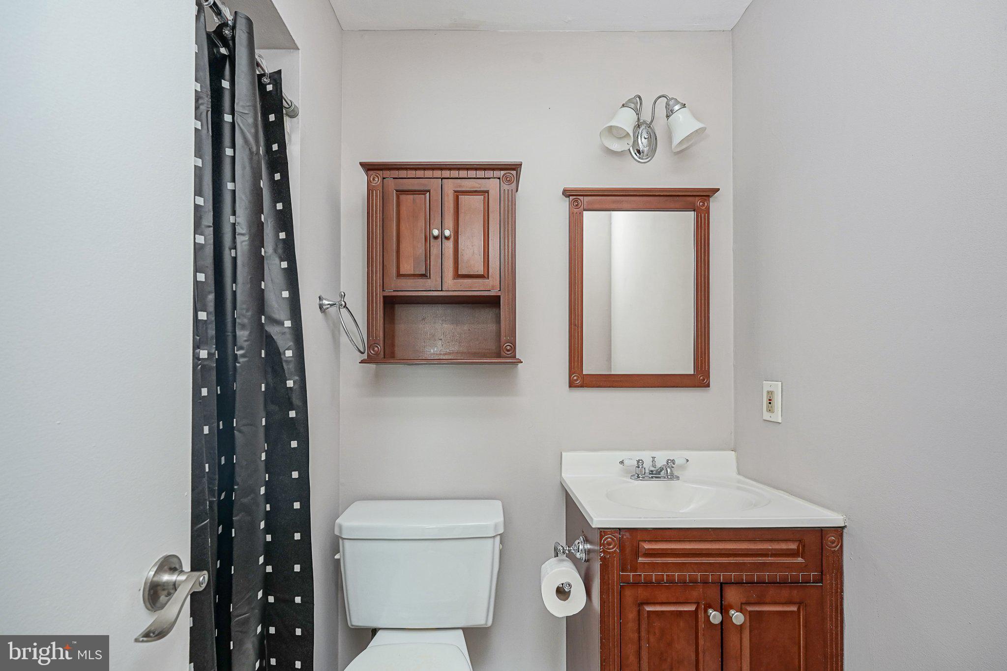 1213 Huntingdon Mews Clementon, NJ 08021 - Photo 15 of 21 Charming bathroom with modern touches.