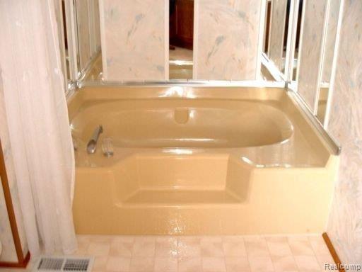3260 North Mill Road Dryden, MI 48428 - Photo 9 of 16 3260MSTRBATH_3.jpg