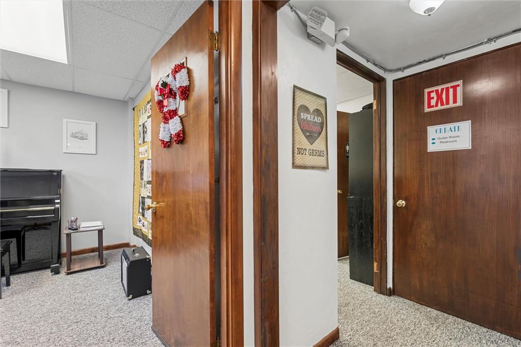 129 North Washington Street Butler, PA 16001 - Photo 11 of 42 a view of a entryway door with interior
