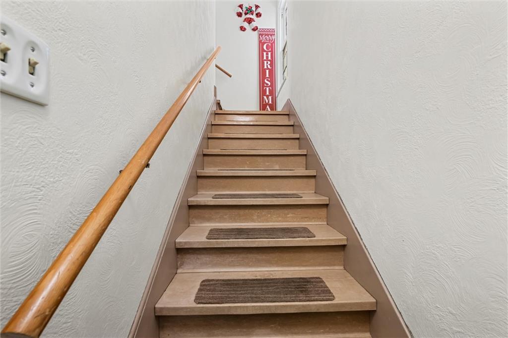 129 North Washington Street Butler, PA 16001 - Photo 18 of 42 a view of entryway