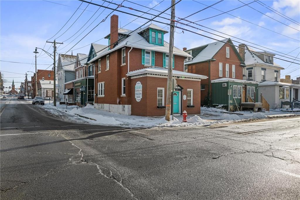 129 North Washington Street Butler, PA 16001 - Photo 3 of 42 a front view of a building