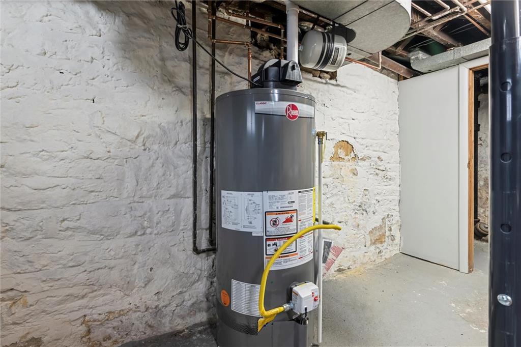 129 North Washington Street Butler, PA 16001 - Photo 31 of 42 a utility room with dryer and washer