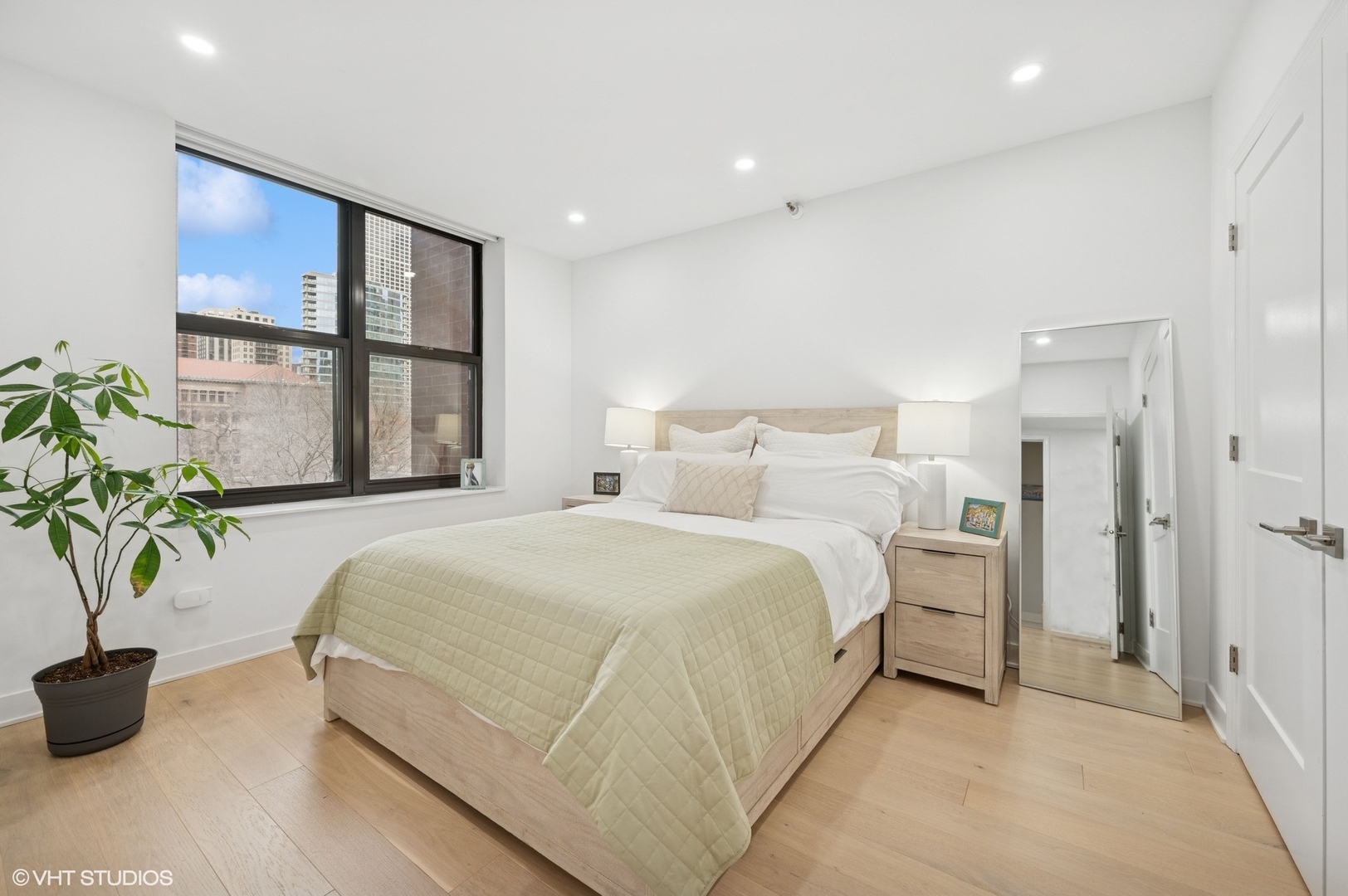 55 West Delaware Place, Unit 413 Chicago, IL 60610 - Photo 24 of 29