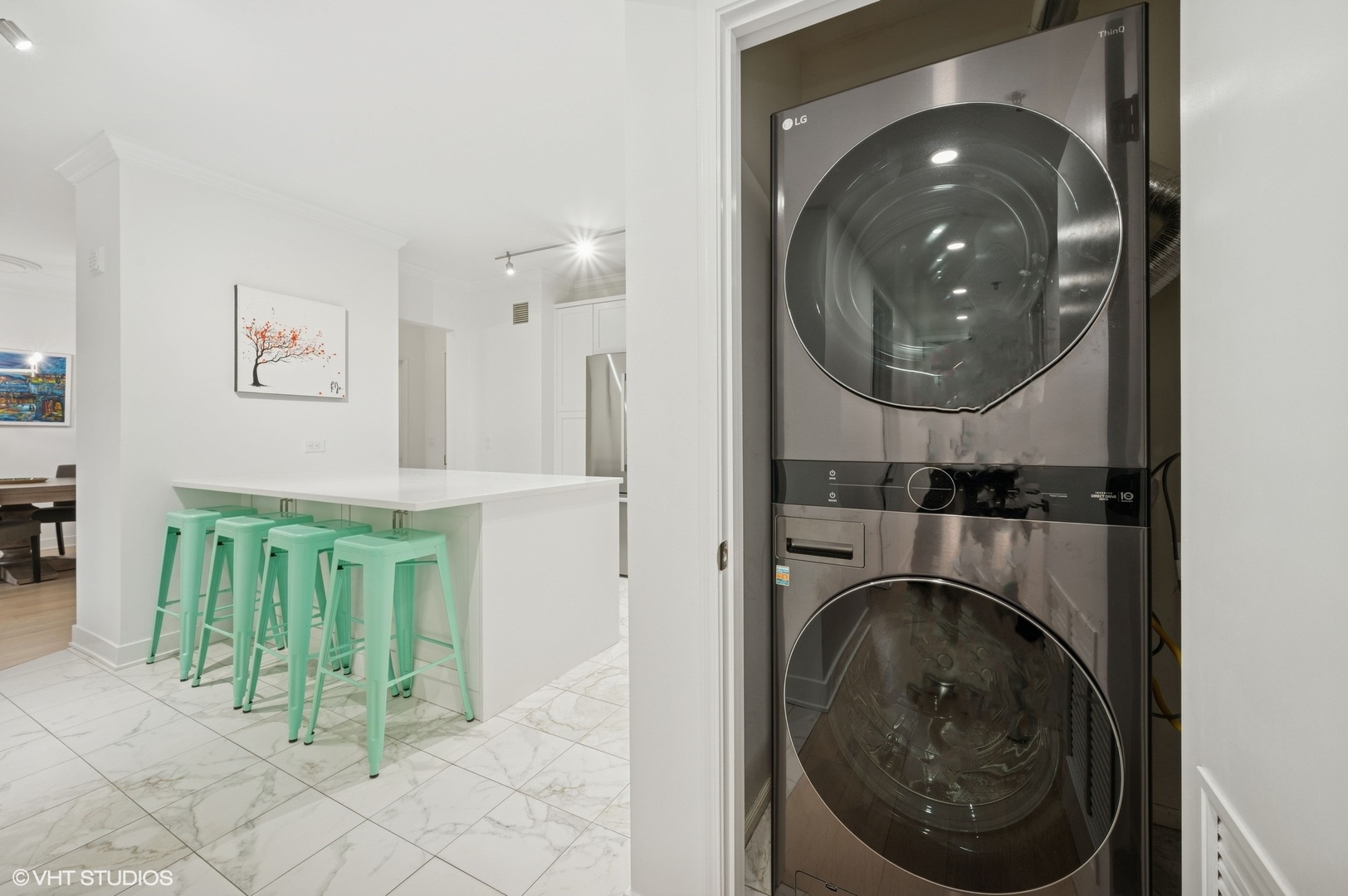 55 West Delaware Place, Unit 413 Chicago, IL 60610 - Photo 26 of 29