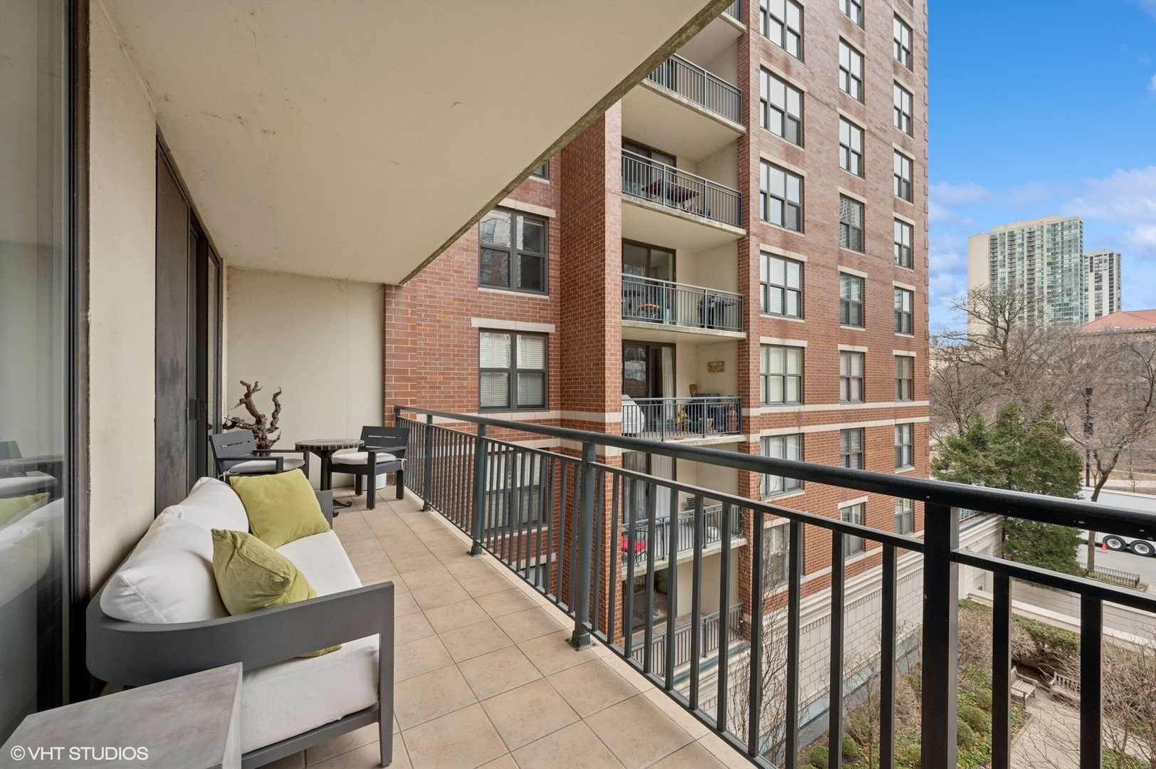 55 West Delaware Place, Unit 413 Chicago, IL 60610 - Photo 9 of 29