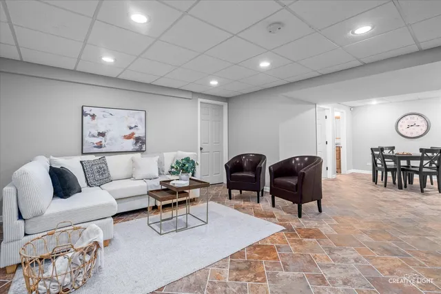 $525,000 | 404 Kent Court, Oswego, IL 60543