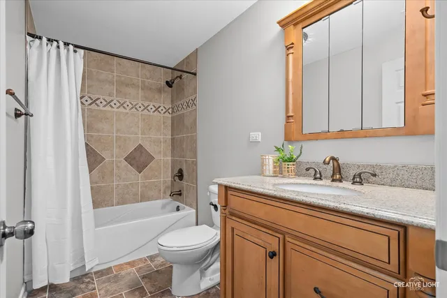 $525,000 | 404 Kent Court, Oswego, IL 60543