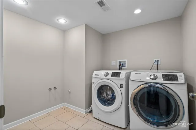 $525,000 | 404 Kent Court, Oswego, IL 60543