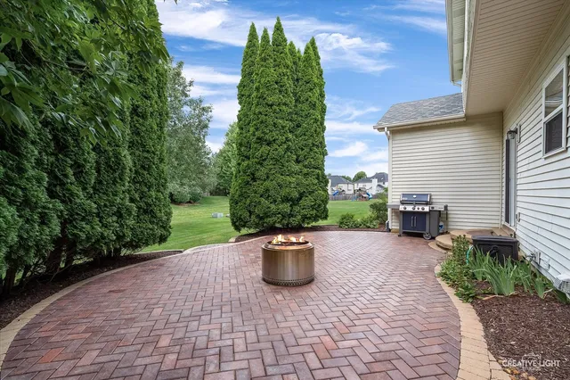 $525,000 | 404 Kent Court, Oswego, IL 60543