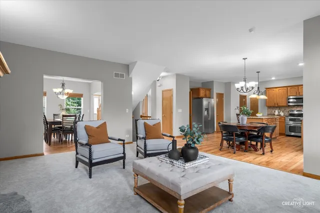 $525,000 | 404 Kent Court, Oswego, IL 60543