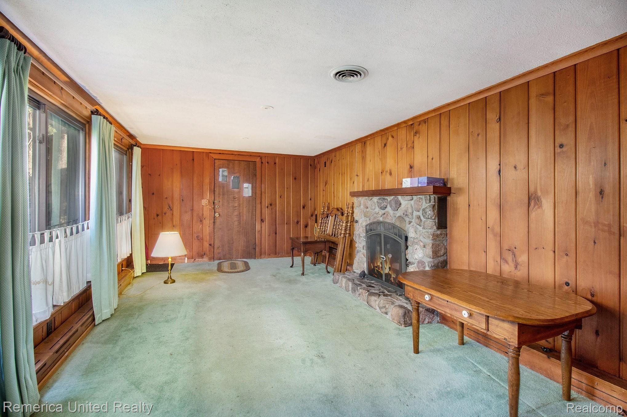 11178 Hyne Road Brighton, MI 48114 - Photo 20 of 33 Family Room