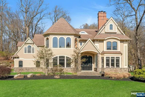 $2,399,000 | 213 Stokes Farm Road, Franklin Lakes, NJ 07417