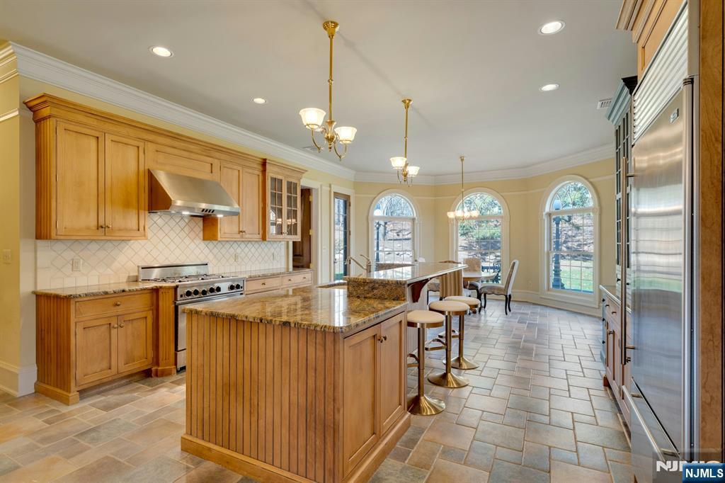 213 Stokes Farm Road Franklin Lakes, NJ 07417 - Photo 11 of 47