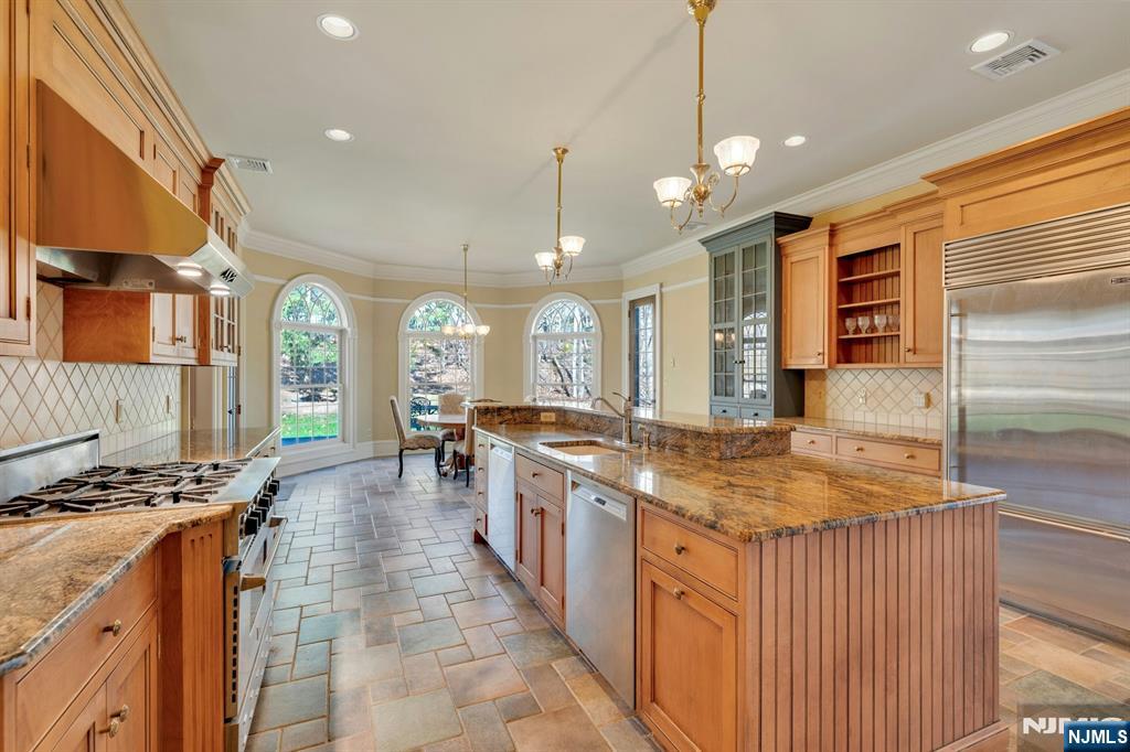 213 Stokes Farm Road Franklin Lakes, NJ 07417 - Photo 13 of 47