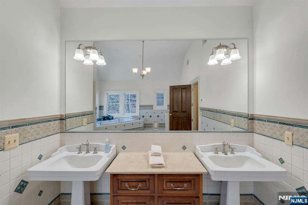 213 Stokes Farm Road Franklin Lakes, NJ 07417 - Photo 21 of 47