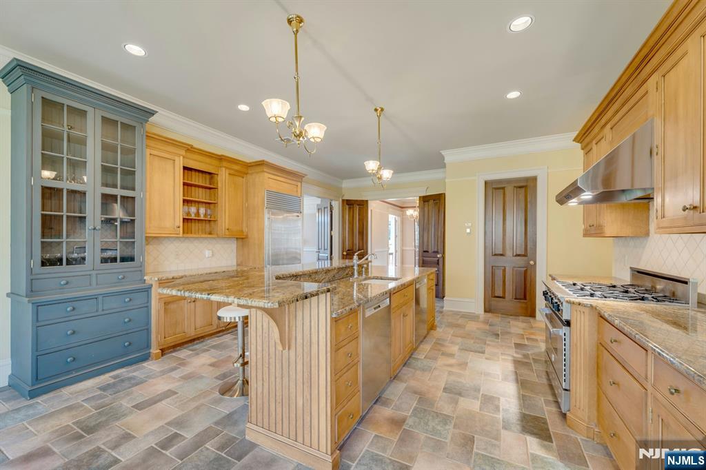 213 Stokes Farm Road Franklin Lakes, NJ 07417 - Photo 32 of 47