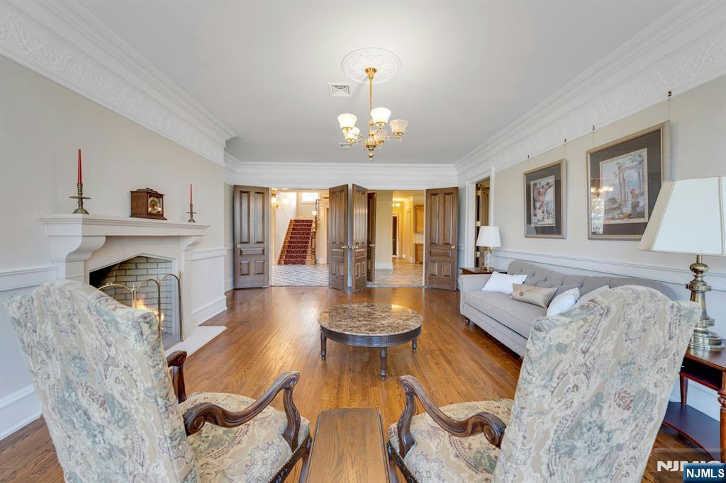 213 Stokes Farm Road Franklin Lakes, NJ 07417 - Photo 5 of 47