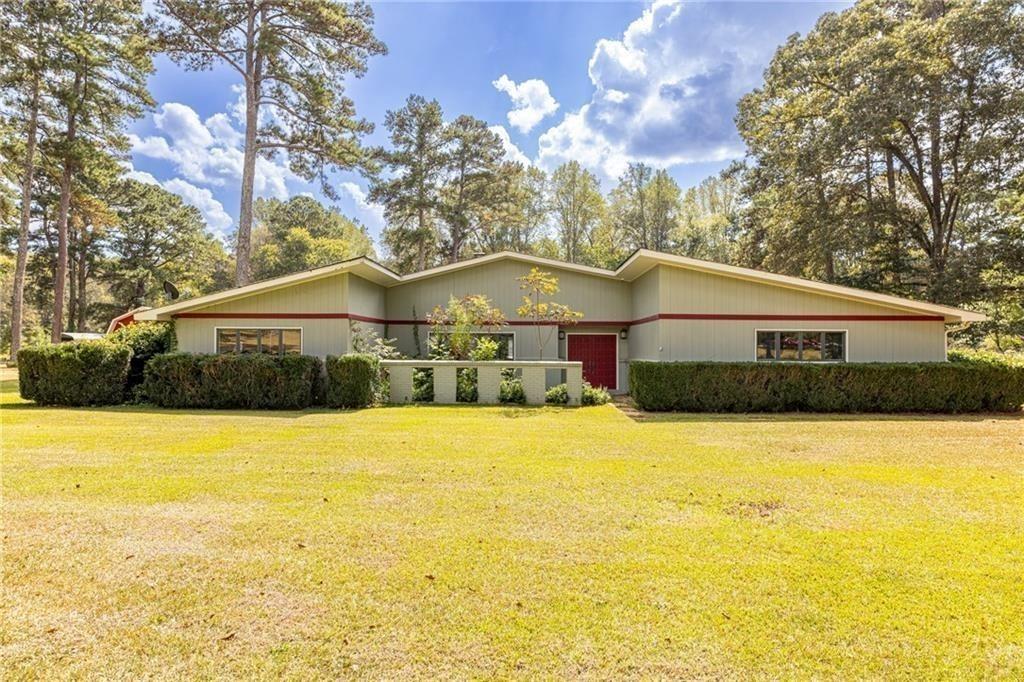 225 Banks Road Fayetteville, GA 30214 - Photo 3 of 26 a front view of house with yard and trees in the background