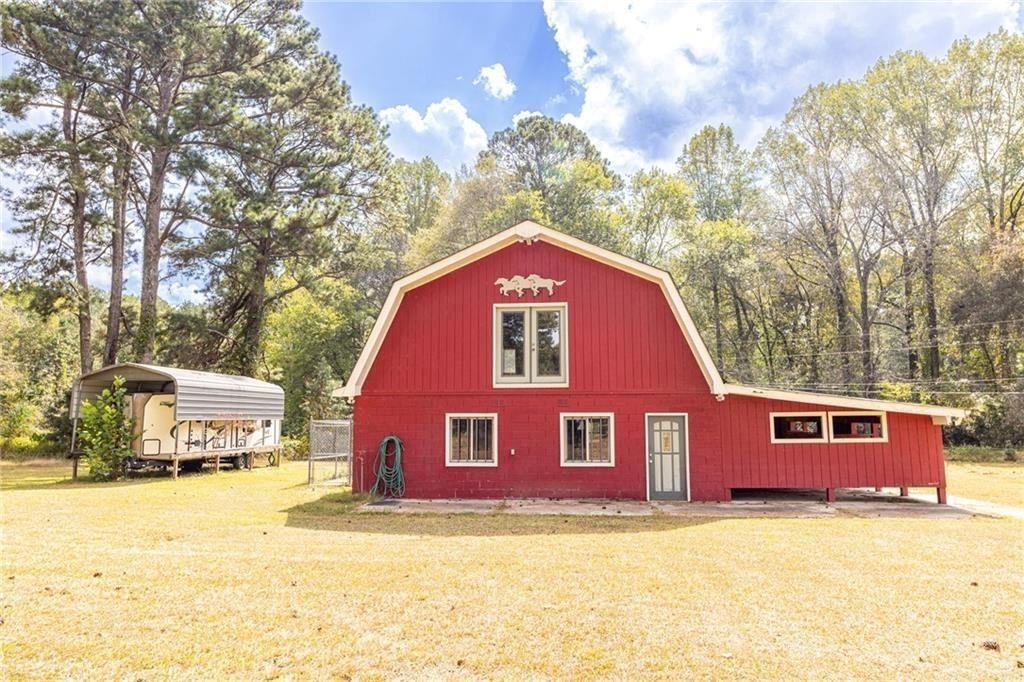 225 Banks Road Fayetteville, GA 30214 - Photo 4 of 26 a view of a house with a yard