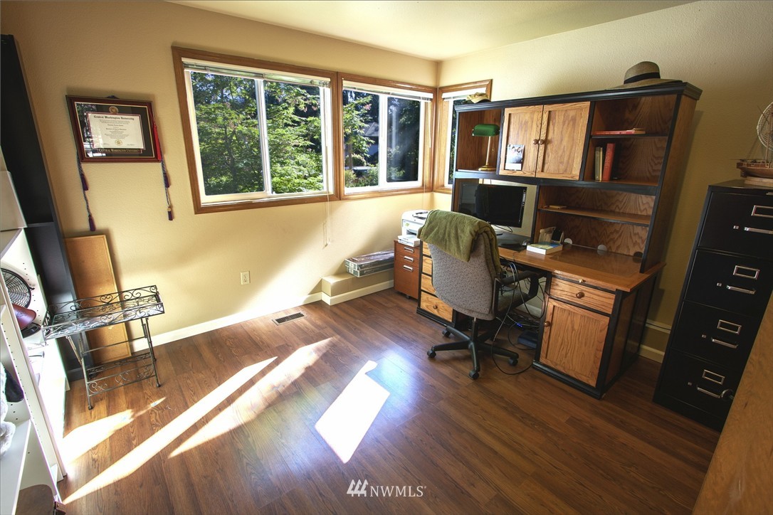 15436 Southeast 182nd Street Renton, WA 98058 - Photo 11 of 25 Gallery Image 11
