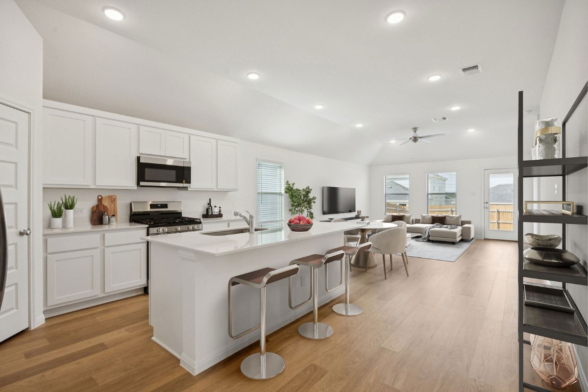 137 Tolo Drive Elgin, TX 78621 - Photo 7 of 33