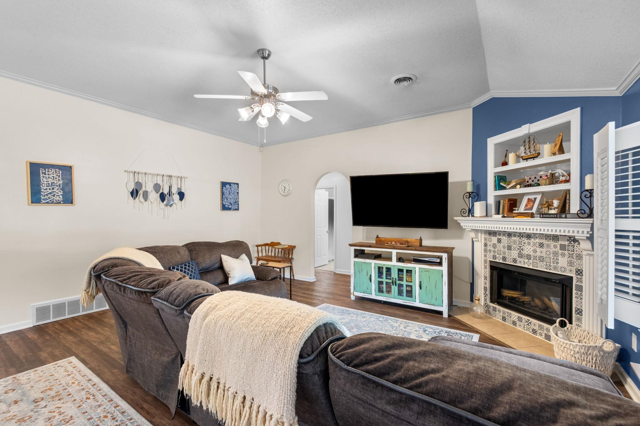 9333 Breakstone Cove Collierville, TN 38017 - Photo 5 of 34