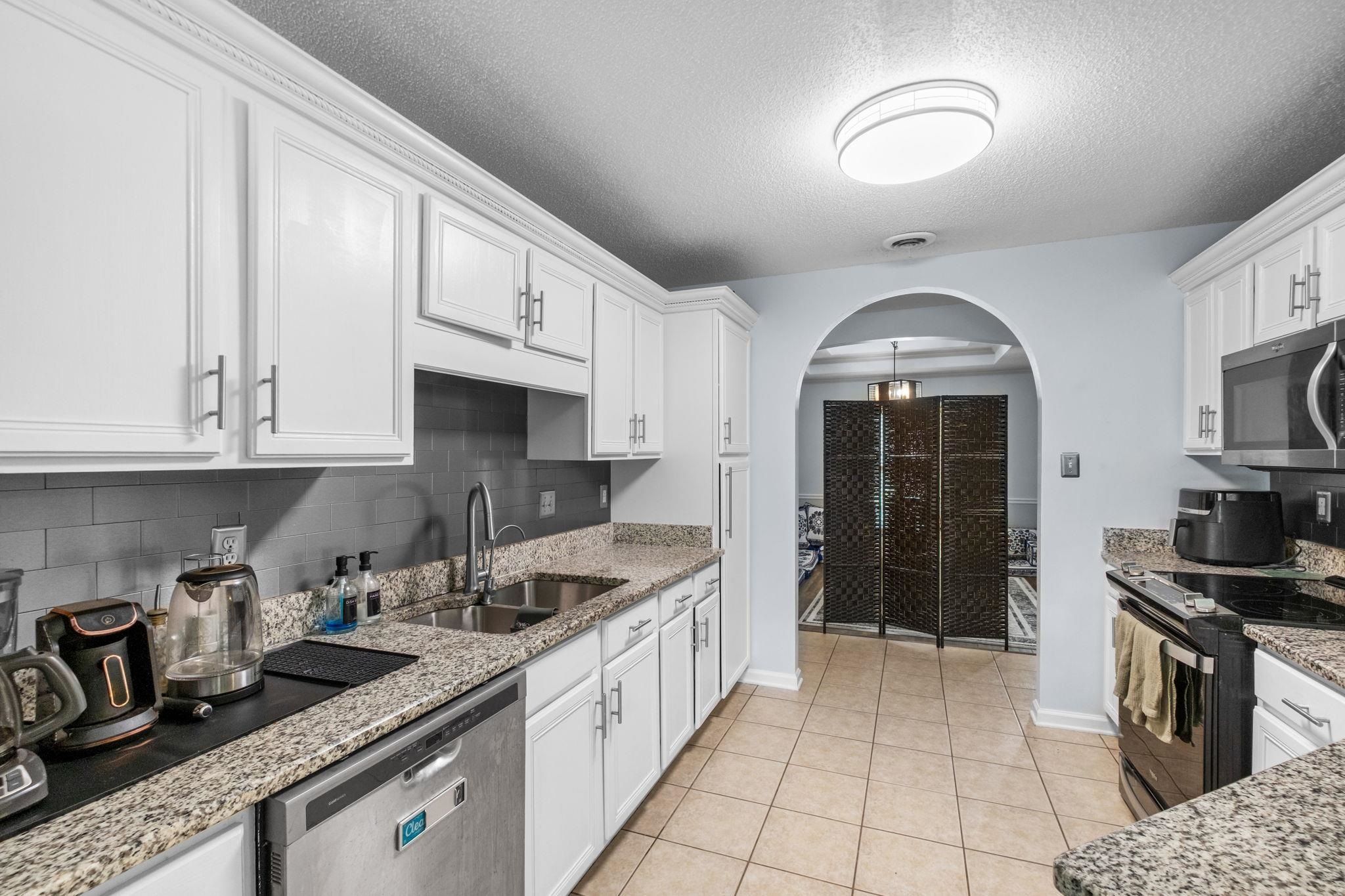 9333 Breakstone Cove Collierville, TN 38017 - Photo 7 of 34