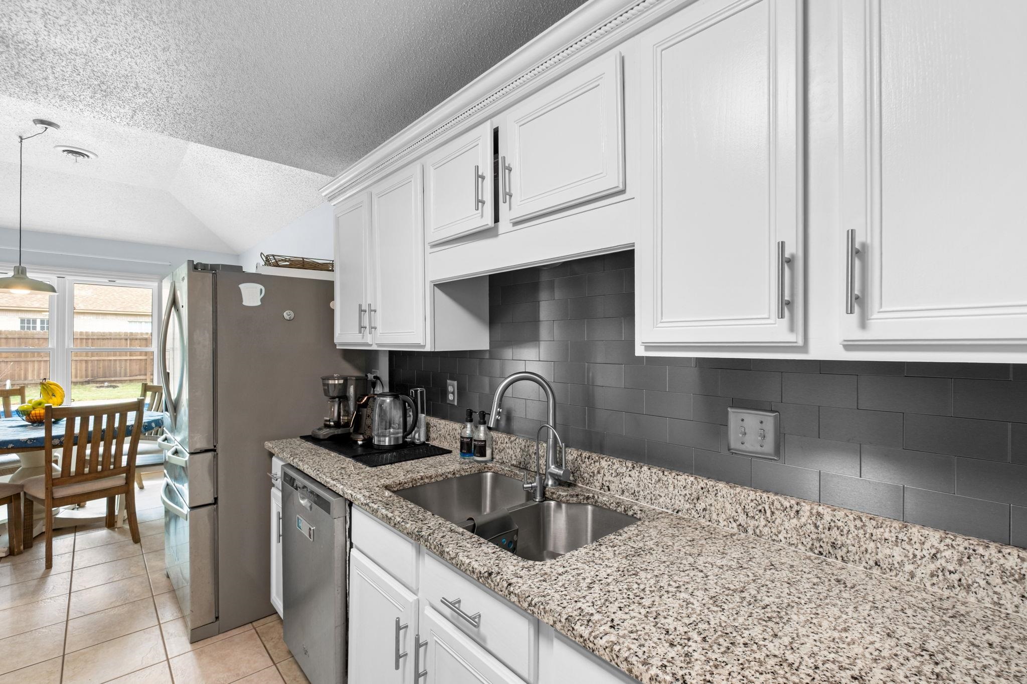 9333 Breakstone Cove Collierville, TN 38017 - Photo 8 of 34