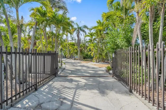 $1,395,000 | 1015 Bayshore Drive, Terra Ceia, FL 34250