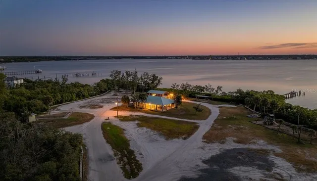 $1,395,000 | 1015 Bayshore Drive, Terra Ceia, FL 34250