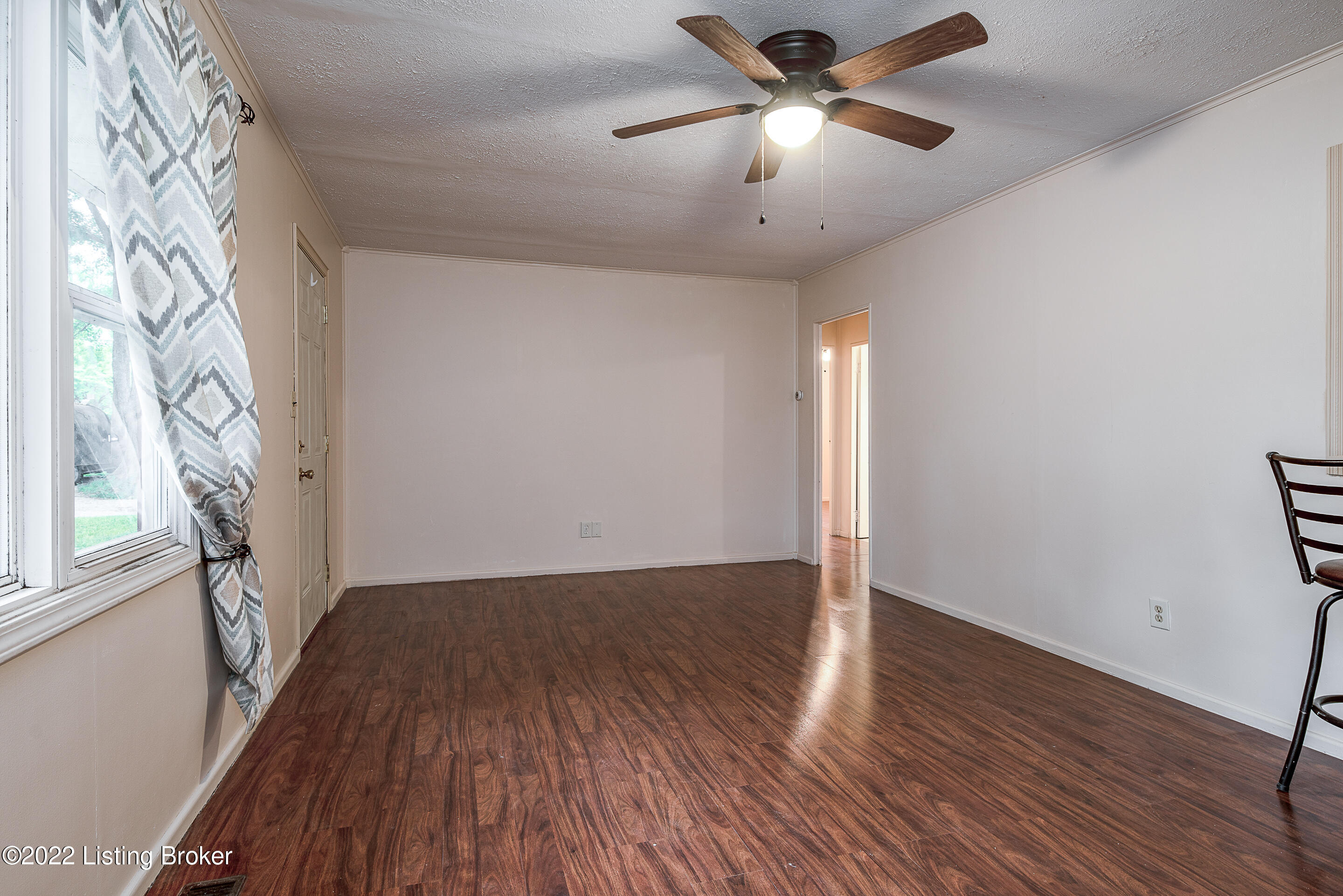 9302 Hunter Road Louisville, KY 40242 - Photo 4 of 16 AAA Hunter Living Room 3