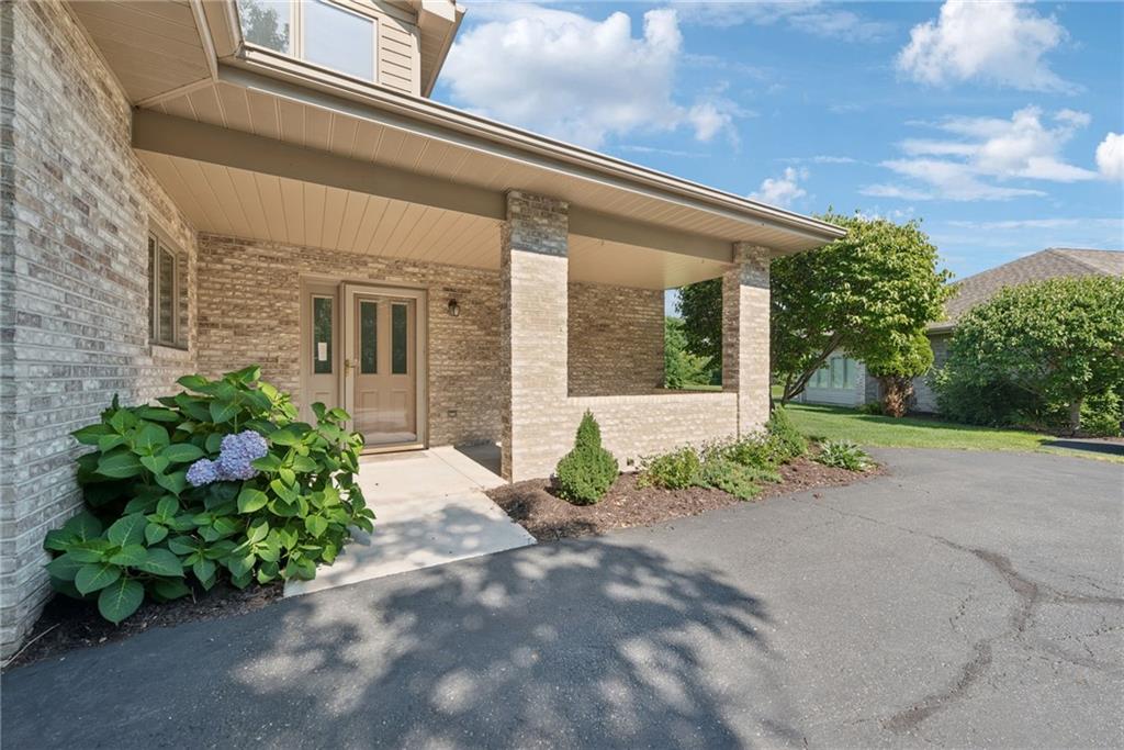 1307 Player Way Gibsonia, PA 15044 - Photo 6 of 42