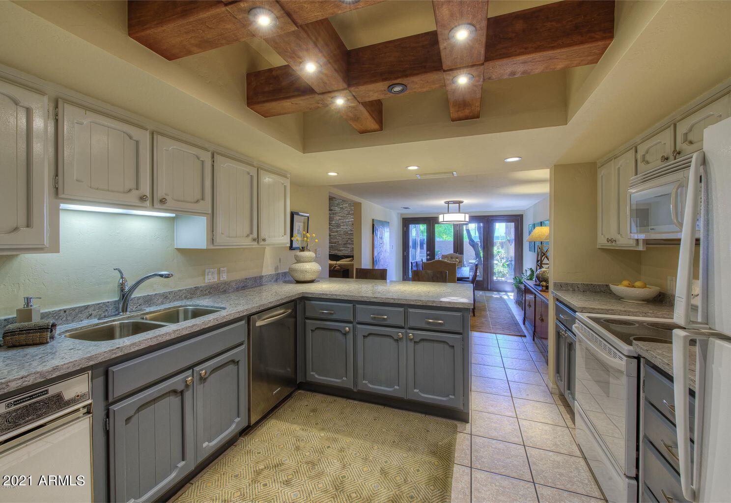 4446 East Camelback Road, Unit 112 Phoenix, AZ 85018 - Photo 4 of 21 Kitchen