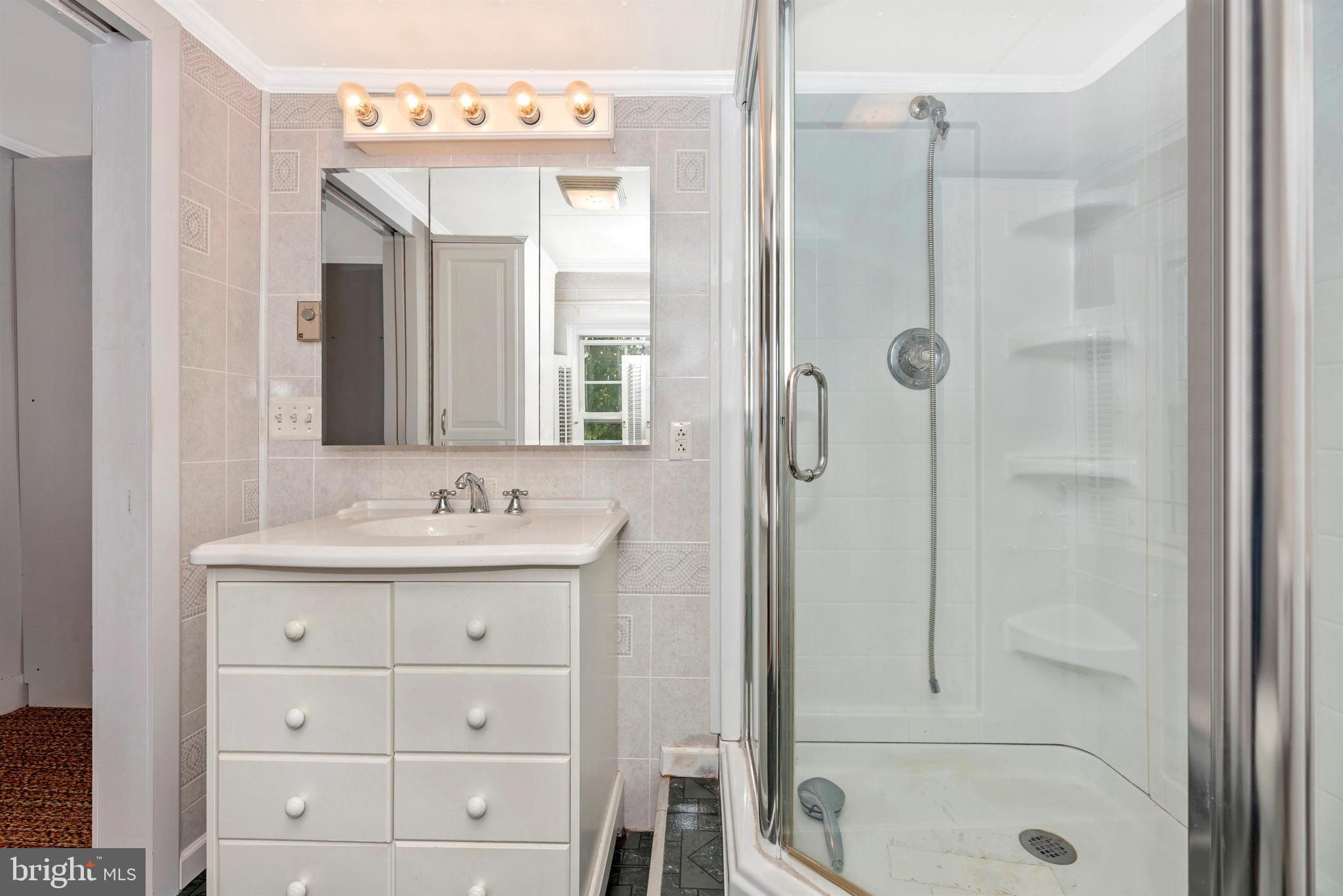 12030 Lookingbill Road Keymar, MD 21757 - Photo 51 of 58 2nd floor full bath