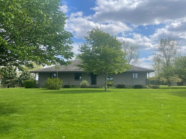 1685 West Mine Road Mazon, IL 60444 - Photo 4 of 48 a backyard of a house with plants and large tree