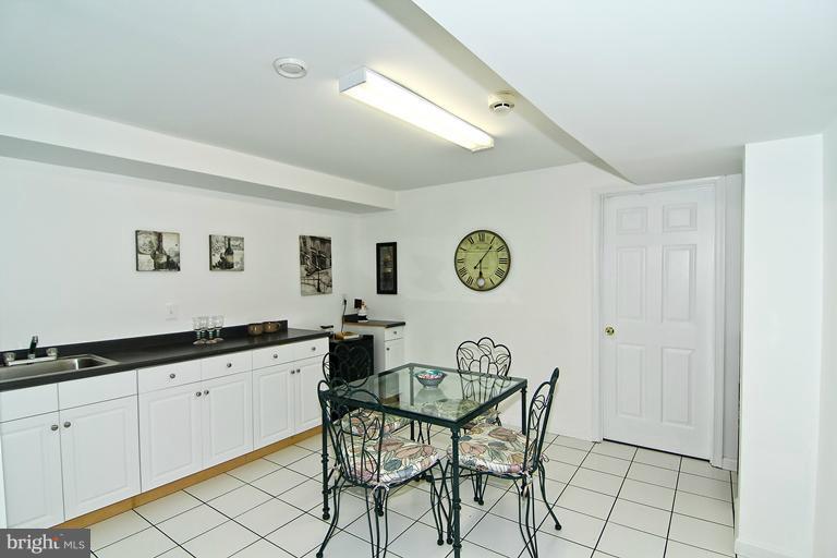 17609 Goose Creek Road Olney, MD 20832 - Photo 22 of 30 Kitchen