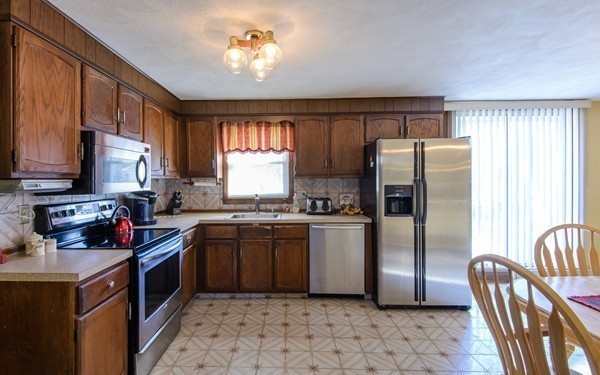 10 Warren Road Tewksbury, MA 01876 - Photo 5 of 21 Gallery Image 5