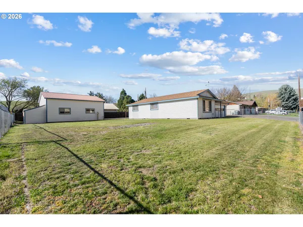 $379,000 | 4214 Southwest Vista Avenue, Pendleton, OR 97801