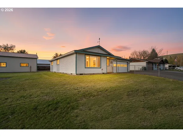 $379,000 | 4214 Southwest Vista Avenue, Pendleton, OR 97801