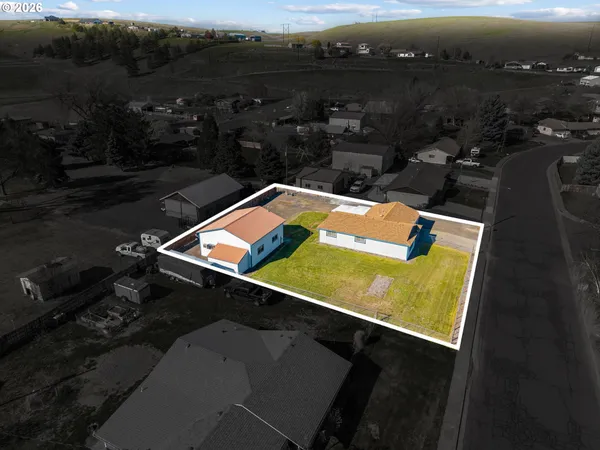 $379,000 | 4214 Southwest Vista Avenue, Pendleton, OR 97801