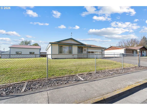 $379,000 | 4214 Southwest Vista Avenue, Pendleton, OR 97801