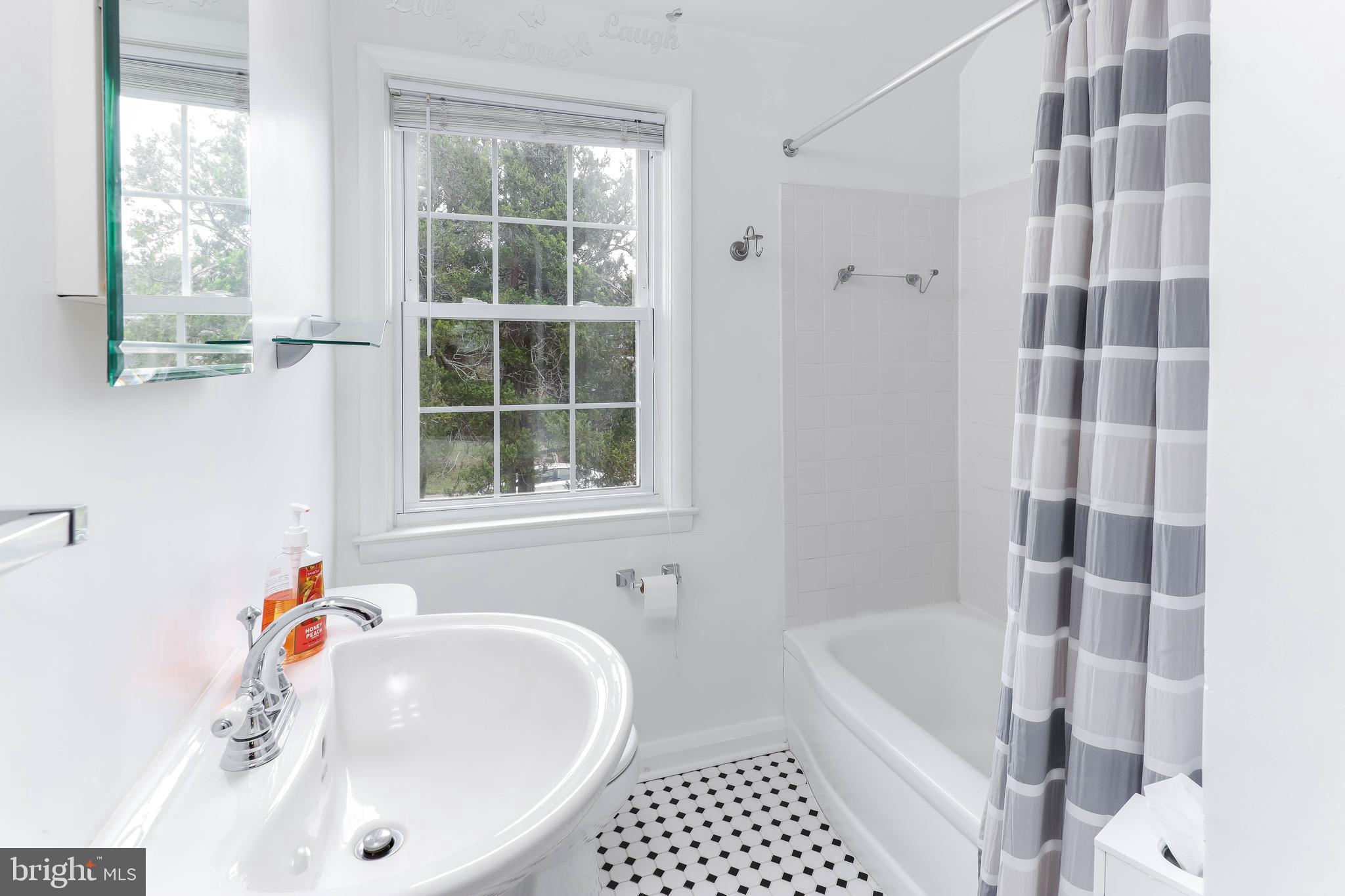 6122 Marlora Road Baltimore, MD 21239 - Photo 18 of 29